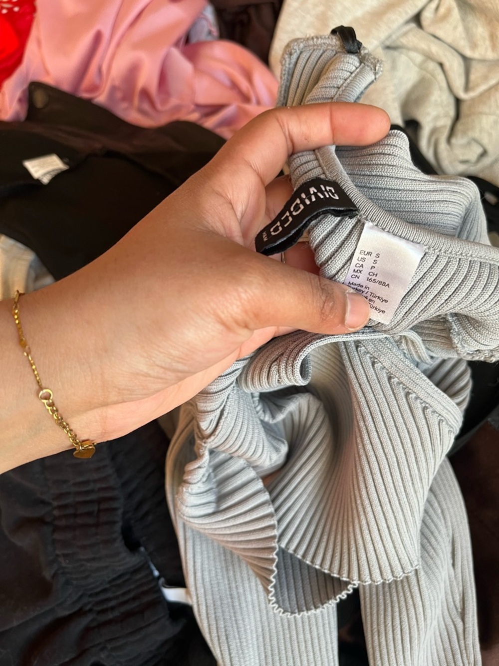 H&M Light Gray Ribbed Wrap Crop Top - Picture 3 of 3